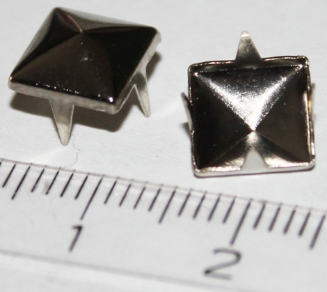 PYRAMÍDA 8 mm OBSIDIANOVÁ - Jednotlivý vybíjanec