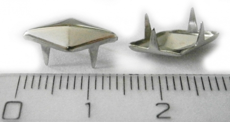 PYRAMÍDA KOSOŠTVORCOVÁ 14 x 7 mm STRIEBORNÁ - Jednotlivý vybíjanec